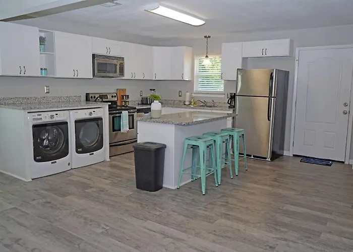 The Blue Pearl 6min To Downtown -short Drive * Pensacola