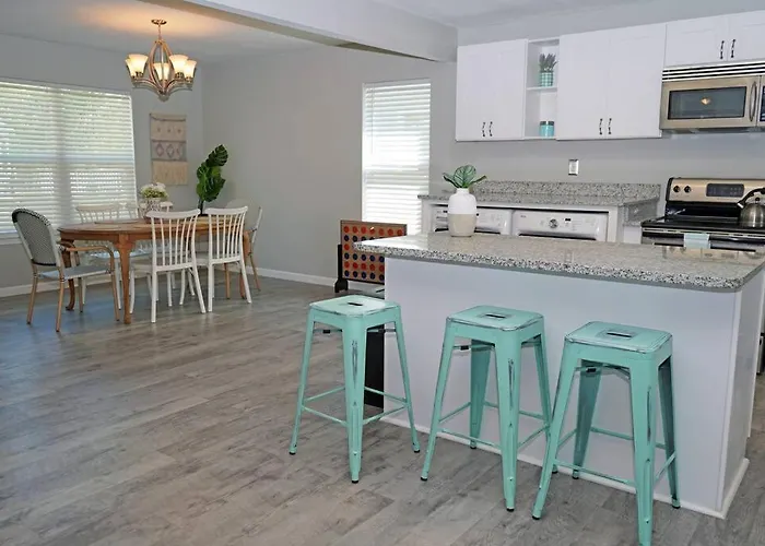 The Blue Pearl 6min To Downtown -short Drive Pensacola
